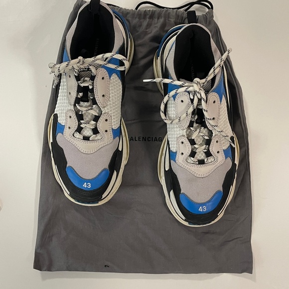 Balencaiga Triple S sneaker, with dustbag, fits like us 11 - Picture 8 of 8